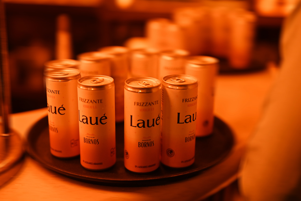 Propuesta ligera, con baja graduación alcohólica, sin azúcares añadidos, burbujeante y muy refrescante.