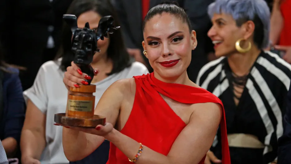 Entregan Premio Jalisco de Periodismo a Josefina Ruíz periodista de Milenio